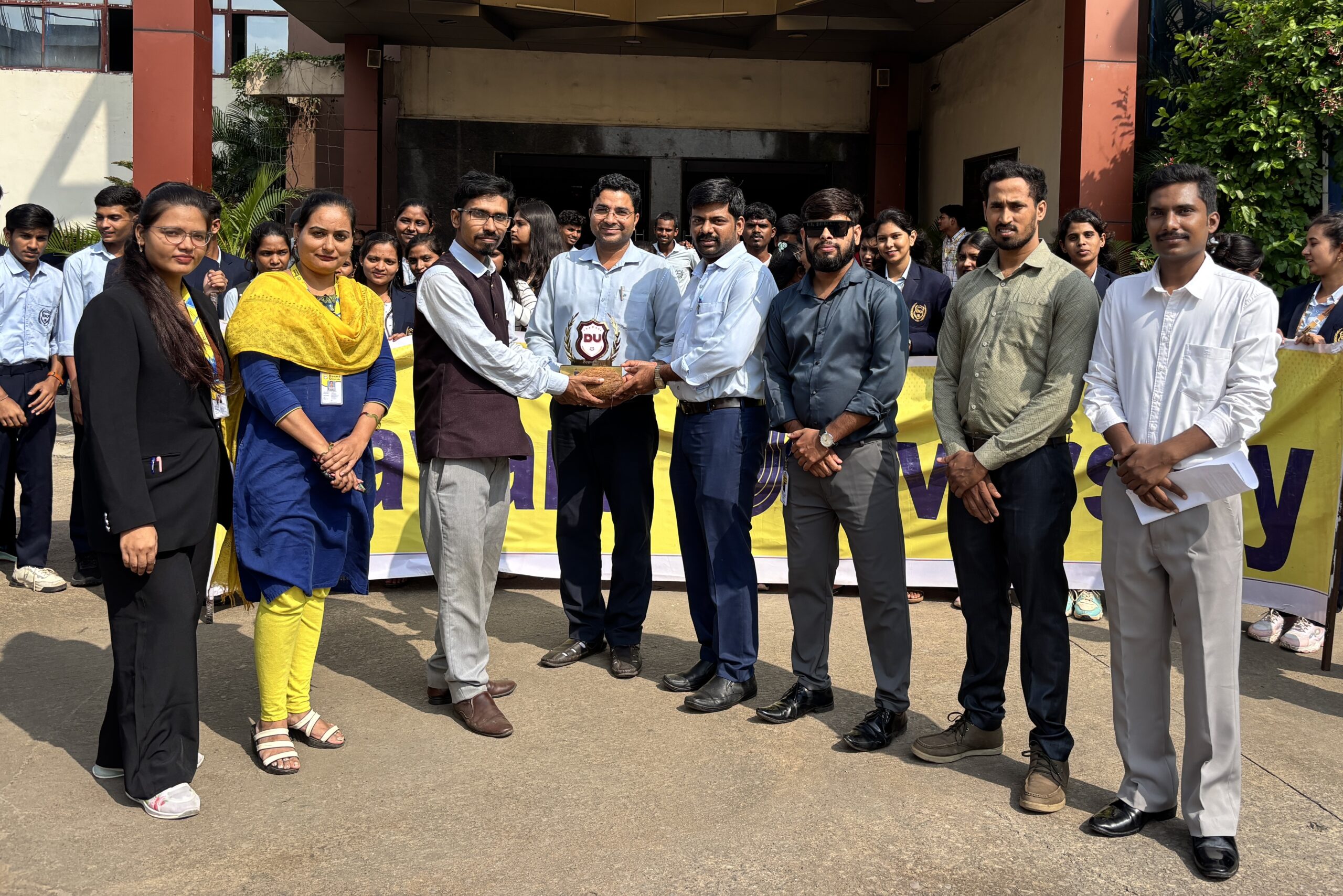 Shri Davara University Successfully Organizes Educational & Industrial Visit to CIPET, Raipur